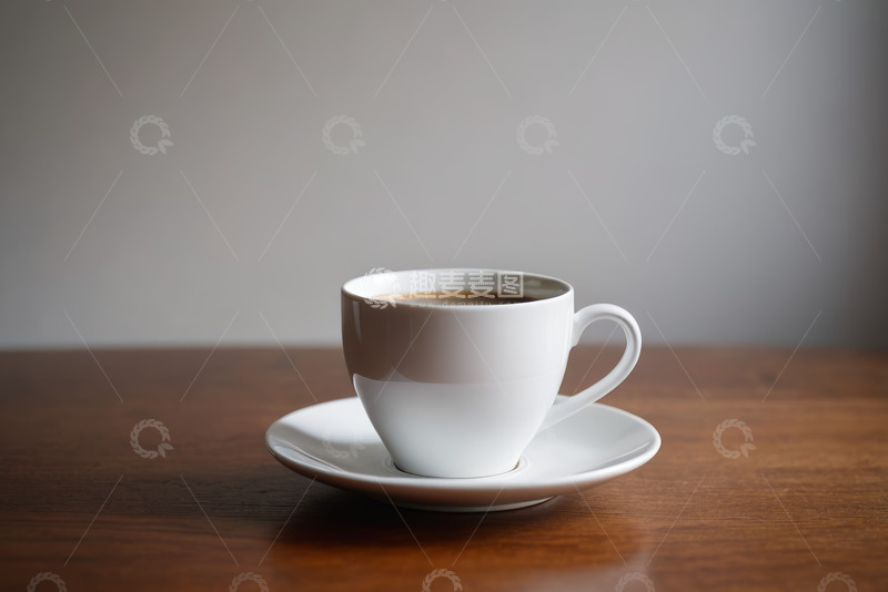 高清大图下载【趣麦麦图】木桌上的白色咖啡杯