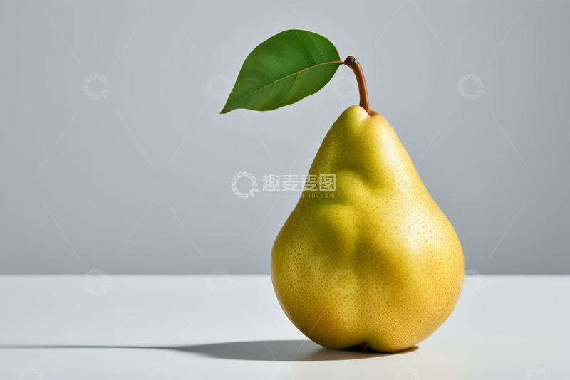 高清大图下载【趣麦麦图】-单个带叶黄梨特写