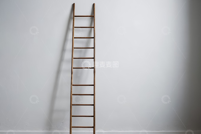 高清大图下载【趣麦麦图】靠墙放置的木质梯子