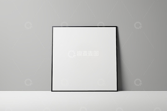 靠墙放置的空白画框