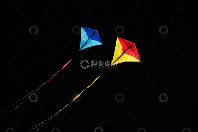高清大图下载【趣麦麦图】夜空中飞行的彩色风筝