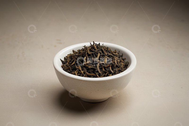 高清大图下载【趣麦麦图】白瓷碗中盛放的干茶叶素材