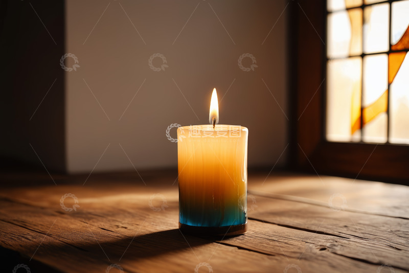 高清大图下载【趣麦麦图】木质桌面上点燃的装饰蜡烛