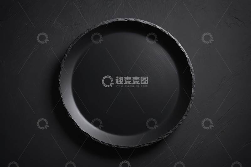 高清大图下载【趣麦麦图】黑色背景上的黑色圆形盘子
