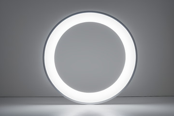 现代发光环形灯具展示