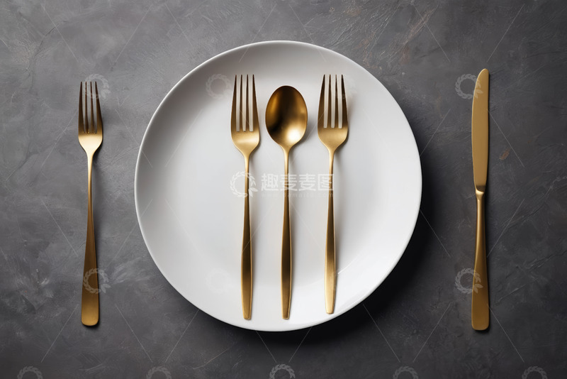 高清大图下载【趣麦麦图】白色餐盘搭配金色餐具