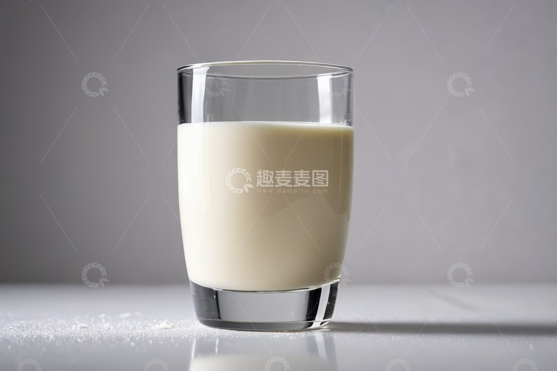 高清大图下载【趣麦麦图】玻璃杯装牛奶特写