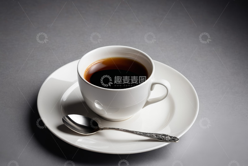 高清大图下载【趣麦麦图】白色杯碟上的咖啡与银勺