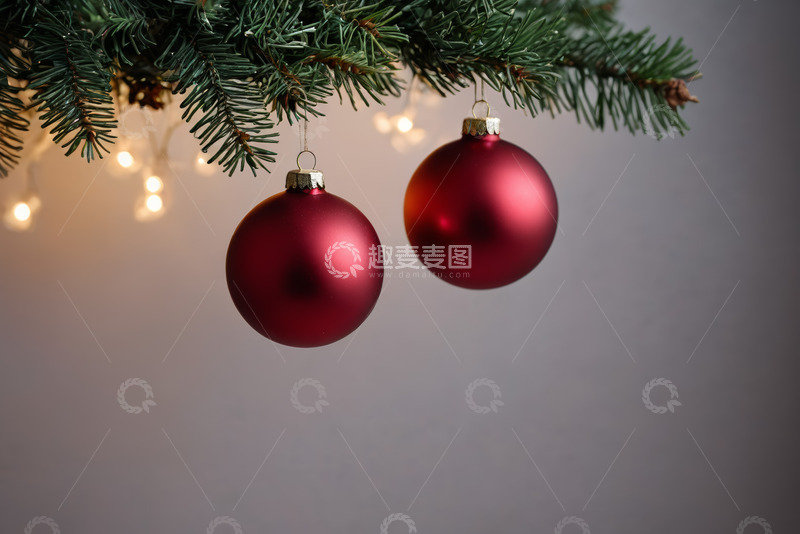 高清大图下载【趣麦麦图】圣诞树上的红色球形装饰