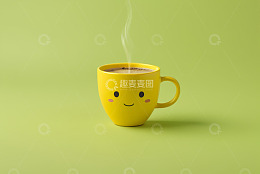 黄色笑脸马克杯装热饮