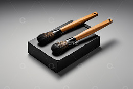 黑色底座上的两把化妆刷