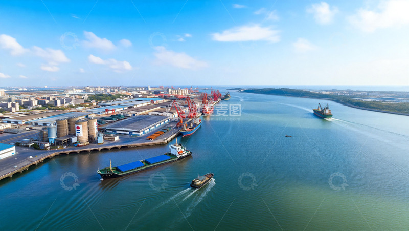 高清大图下载【趣麦麦图】无人机视角俯瞰整个港口