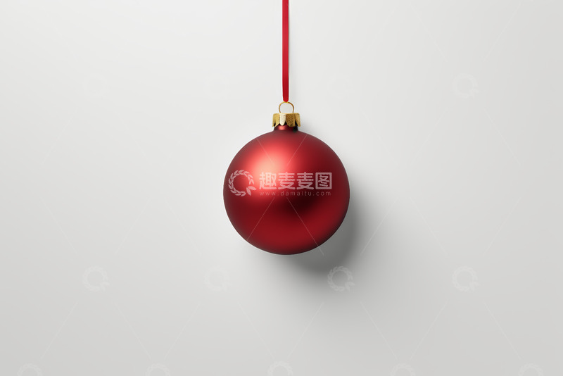 高清大图下载【趣麦麦图】红色圣诞装饰球悬挂特写
