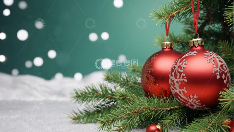 高清大图下载【趣麦麦图】圣诞树上的红色装饰球