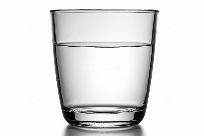 高清大图下载【趣麦麦图】透明玻璃杯中装着清澈的水