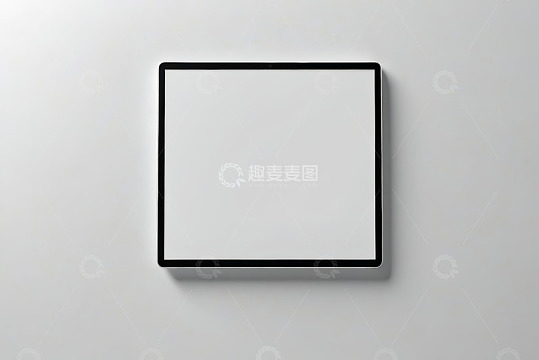 白色背景上的黑色边框方形物体