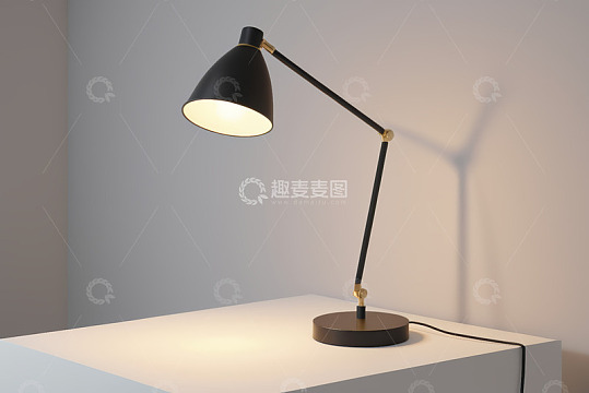 简约台灯置于白色台面上