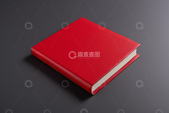 红色封面书籍静物展示