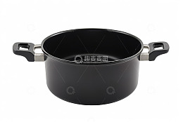 黑色双耳烹饪锅特写