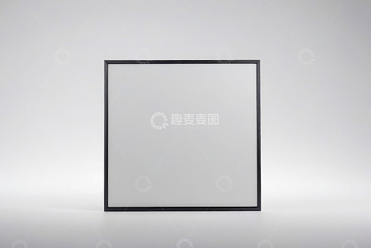 黑色方形框架白色背景