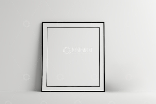 靠墙摆放的空白黑色画框