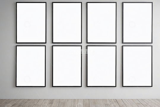 墙面上排列的空白相框