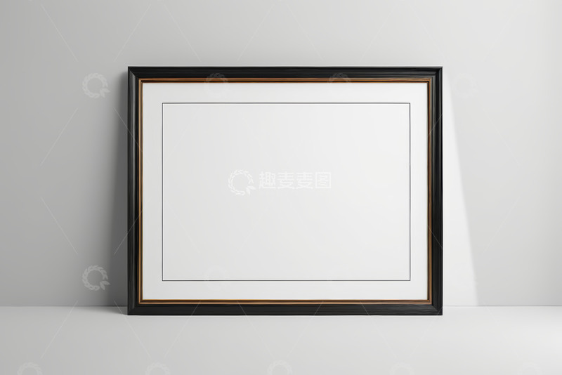 高清大图下载【趣麦麦图】靠墙摆放的黑色相框装饰