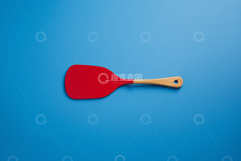 高清大图下载【趣麦麦图】蓝色背景红色硅胶铲