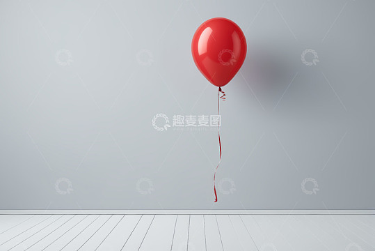 红色气球悬浮于简约室内空间