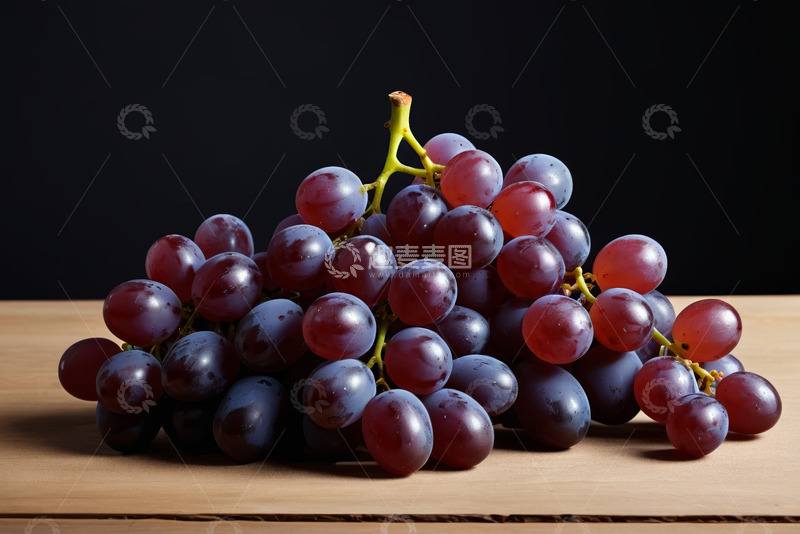 高清大图下载【趣麦麦图】木桌上的紫葡萄静物