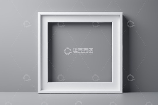 白色框架靠墙摆放