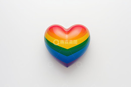 彩虹心形物体特写