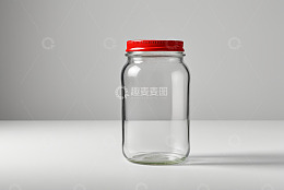 带红色瓶盖的透明玻璃罐