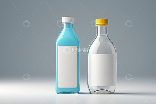 两个带空白标签的瓶装液体