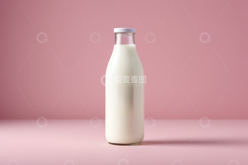 高清大图下载【趣麦麦图】粉色背景玻璃瓶装牛奶