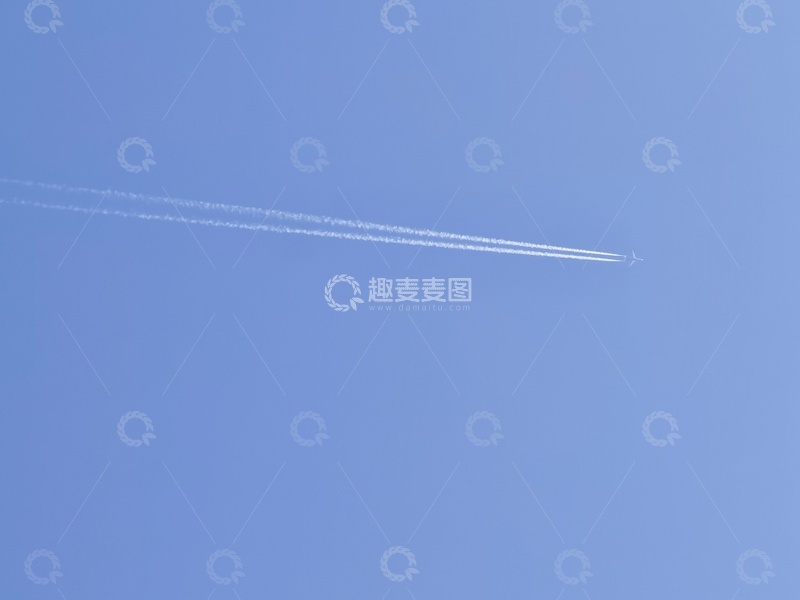 高清大图下载【趣麦麦图】飞机飞过尾迹