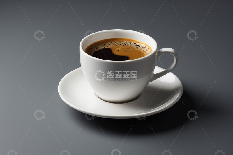 高清大图下载【趣麦麦图】白色杯碟装盛的黑咖啡