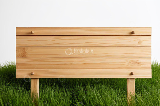 草地上的木质标牌