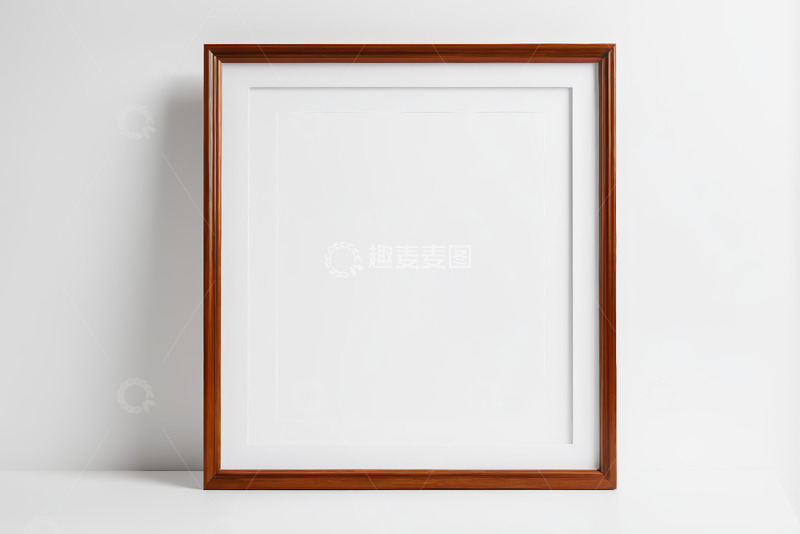 高清大图下载【趣麦麦图】白色背景前的木质相框