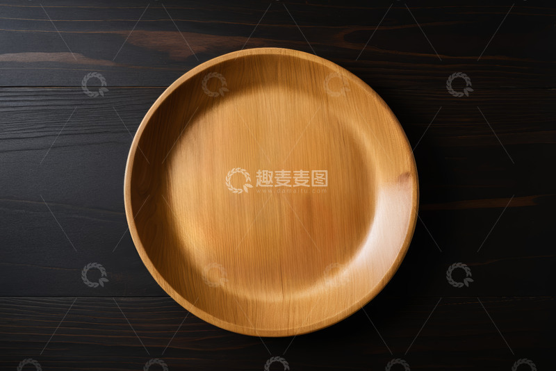 高清大图下载【趣麦麦图】木质圆盘置于深色桌面