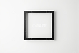 白色背景上的黑色方形框架