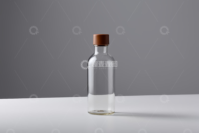 高清大图下载【趣麦麦图】透明瓶子带棕色瓶盖静物展示