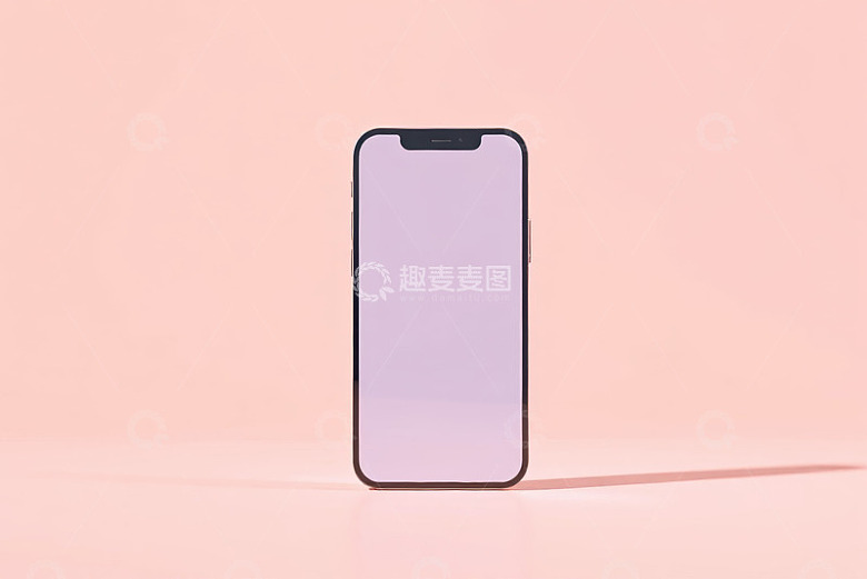 粉色背景前的智能手机