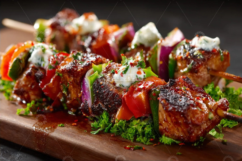 高清大图下载【趣麦麦图】炙烤串烧与配菜的美味交融