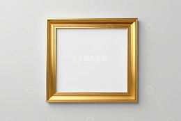 金色方形画框挂于白墙
