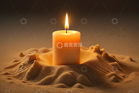 沙中点燃的蜡烛特写
