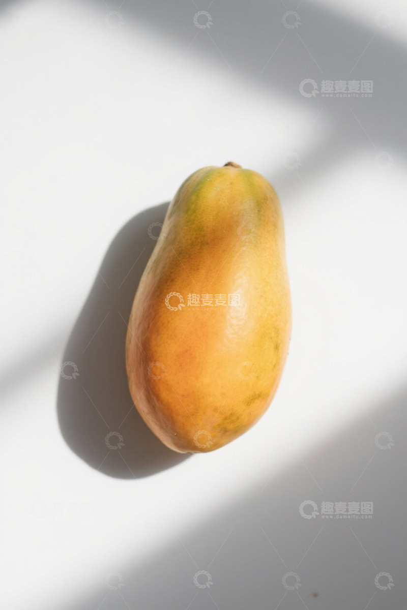 高清大图下载【趣麦麦图】白色背景上的新鲜芒果