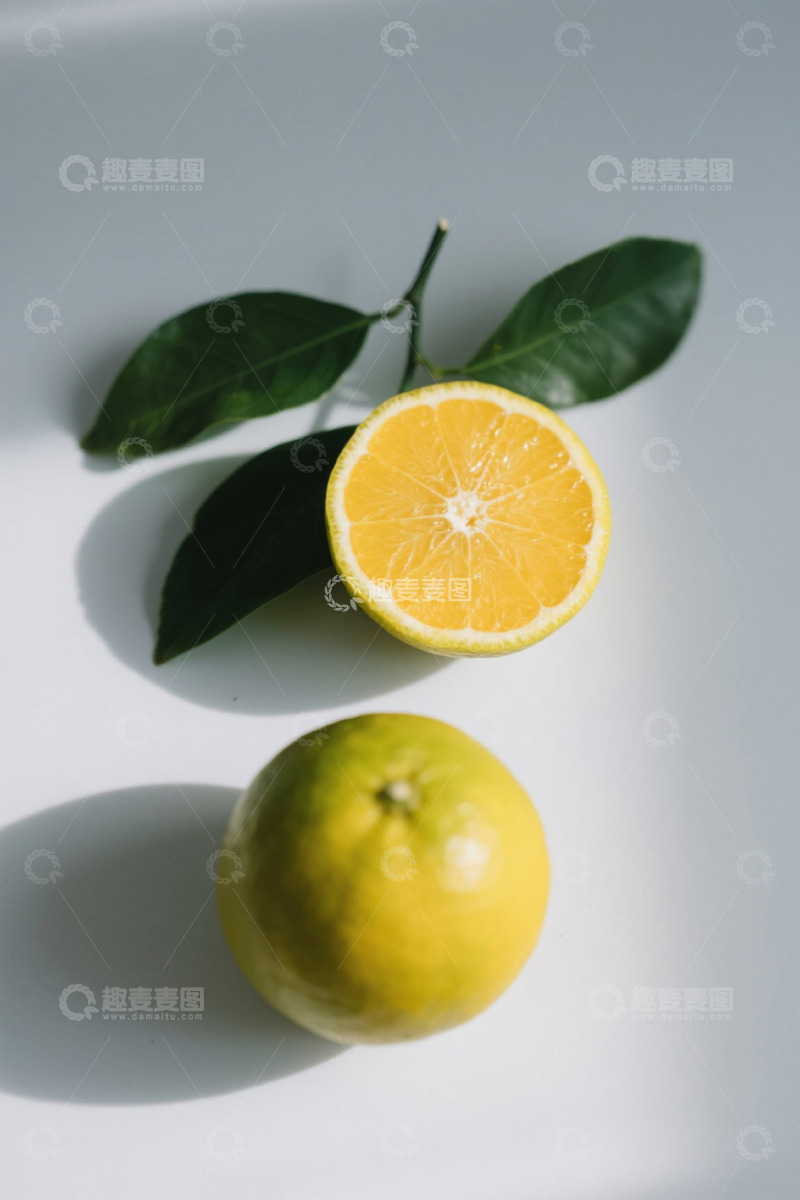 高清大图下载【趣麦麦图】带绿叶的橙子及半切橙子特写