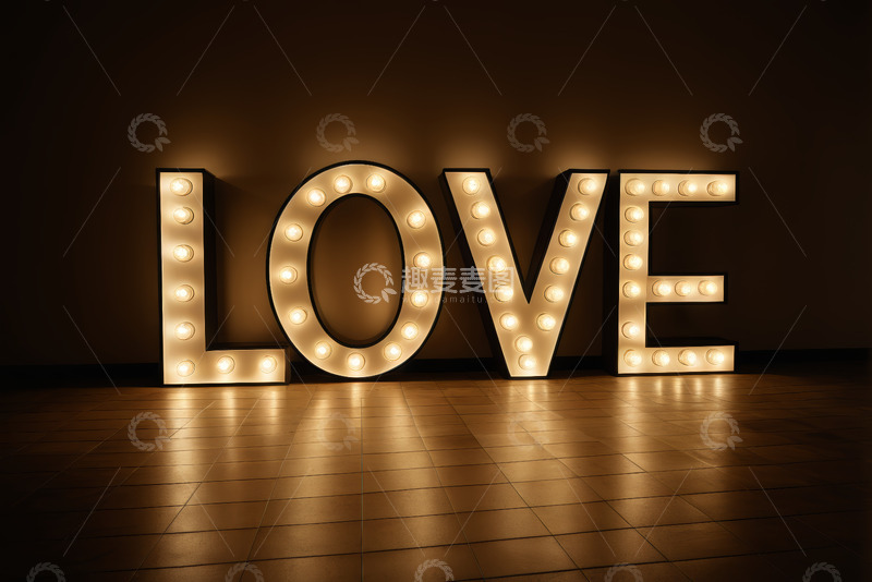高清大图下载【趣麦麦图】-发光LOVE字母装饰
