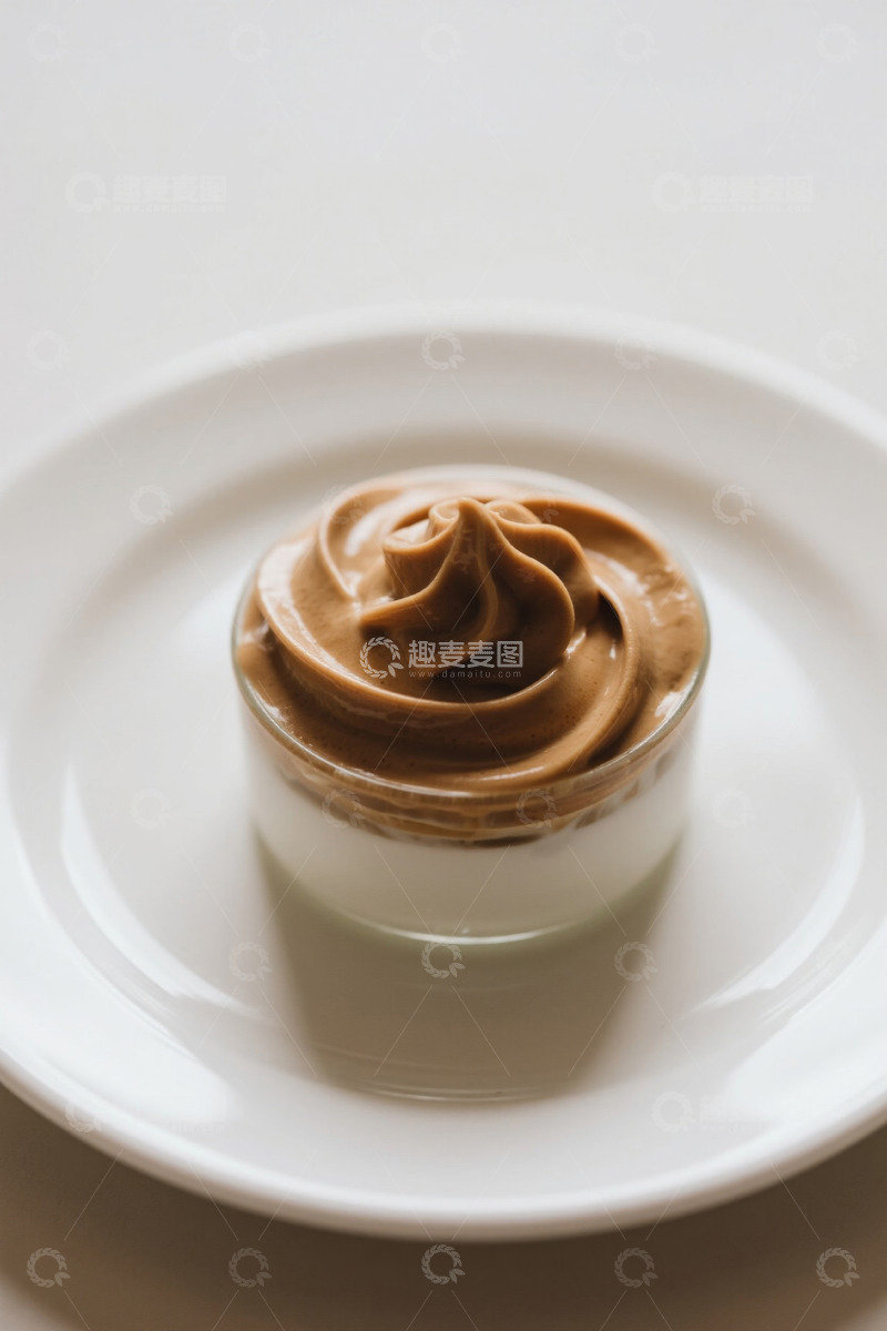 高清大图下载【趣麦麦图】玻璃杯中装的奶油甜点